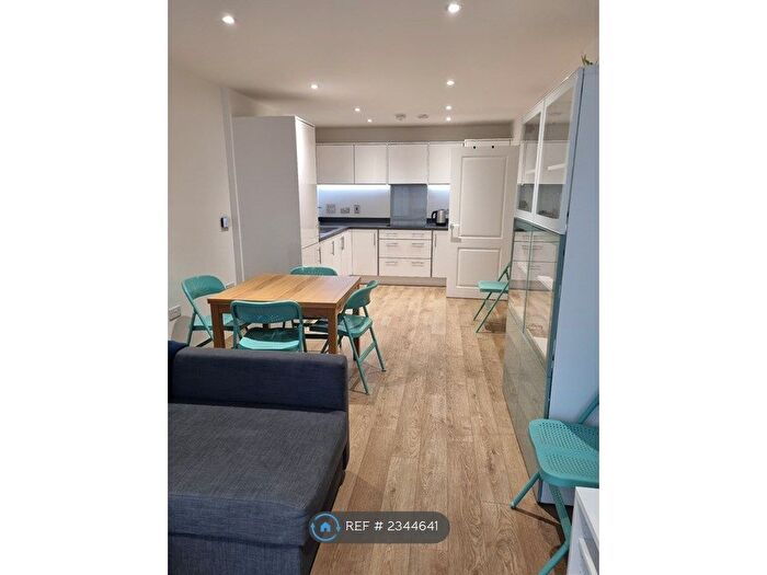 1 Bedroom Flat To Rent In Cooks Road, London, E15