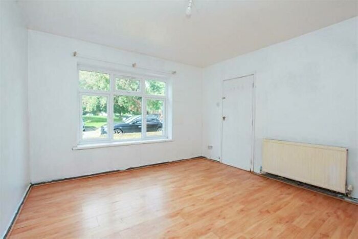 1 Bedroom Flat To Rent In Pinn Close, Uxbridge, London, UB8