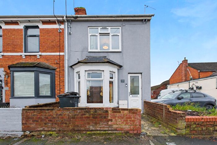 3 Bedroom End Of Terrace House For Sale In Ferndale Road, Gorse Hill, Swindon, SN2