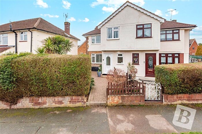 3 Bedroom Semi-detached House For Sale In Longfield Road, Wickford, Essex, SS11