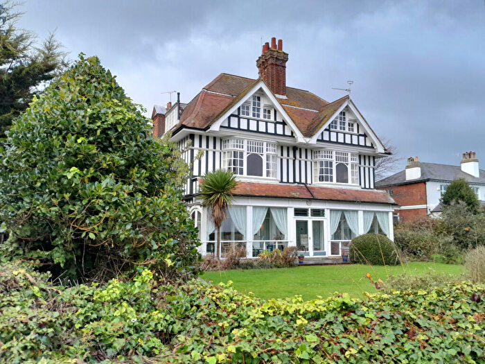 2 Bedroom Apartment To Rent In Hamilton Gardens, Felixstowe, IP11