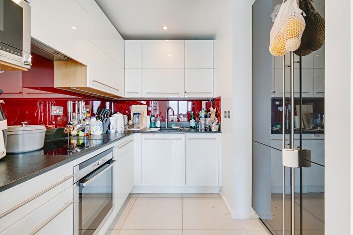 2 Bedroom Flat For Sale In Hutchings Street, London, E14