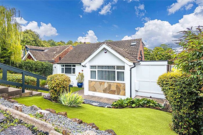 3 Bedroom Detached House For Sale In Brownlow Rise, Totternhoe, Central Bedfordshire, LU6