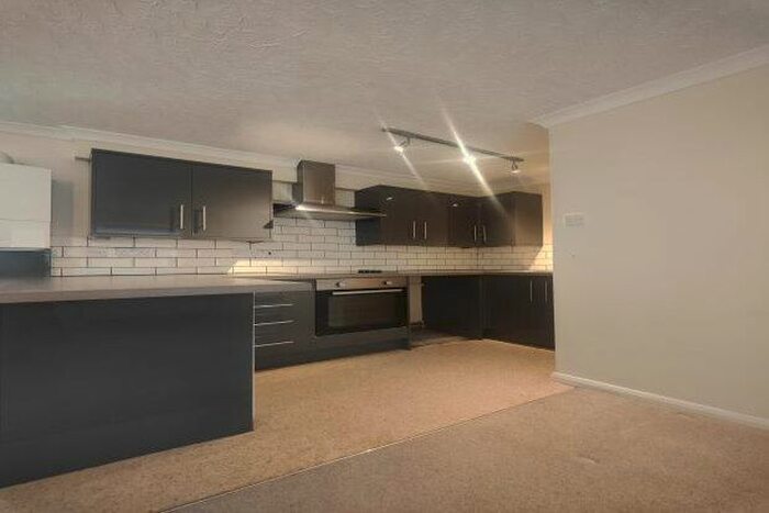 1 Bedroom Flat To Rent In Wealden Court, Heathfield, TN21