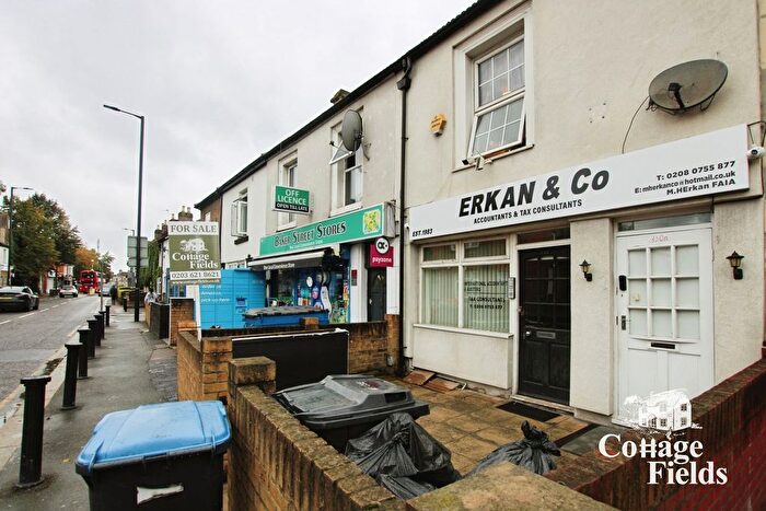 3 Bedroom Maisonette For Sale In Baker Street, Enfield, EN1