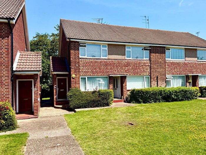 2 Bedroom Maisonette For Sale In Pentland Road, Bushey, WD23