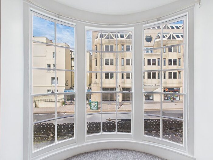 2 Bedroom Flat To Rent In Western Road, Hove, BN3
