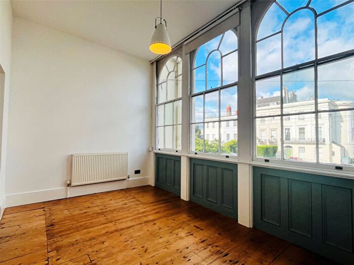 1 Bedroom Flat To Rent In Hewlett Road, Cheltenham, Gloucestershire, GL52