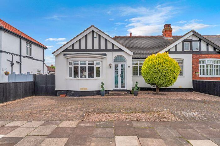 3 Bedroom Semi-Detached Bungalow For Sale In Lindum Road, Cleethorpes, DN35