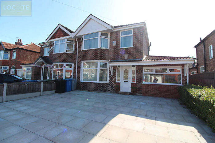 3 Bedroom Semi Detached House For Sale In Tewkesbury Avenue, Davyhulme, M41