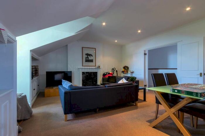 2 Bedroom Flat To Rent In Belsize Avenue, Belsize Park, London, NW3