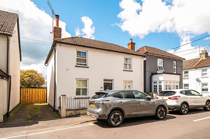 3 Bedroom Detached House For Sale In Littlefield Road, Alton, Hampshire, GU34