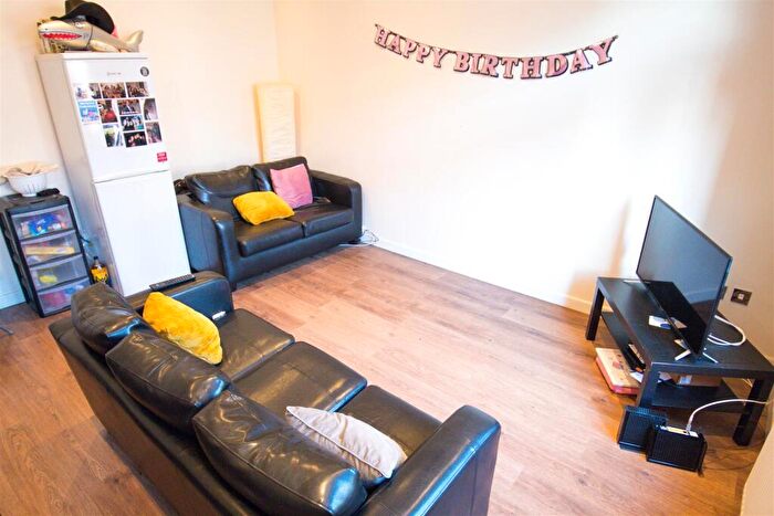 5 Bedroom Terraced House To Rent In Royal Park Avenue, Hyde Park, Leeds, LS6