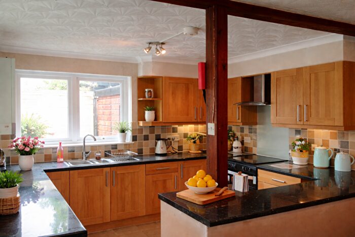 5 Bedroom House To Rent In Diamond Avenue, St Judes, Plymouth, PL4