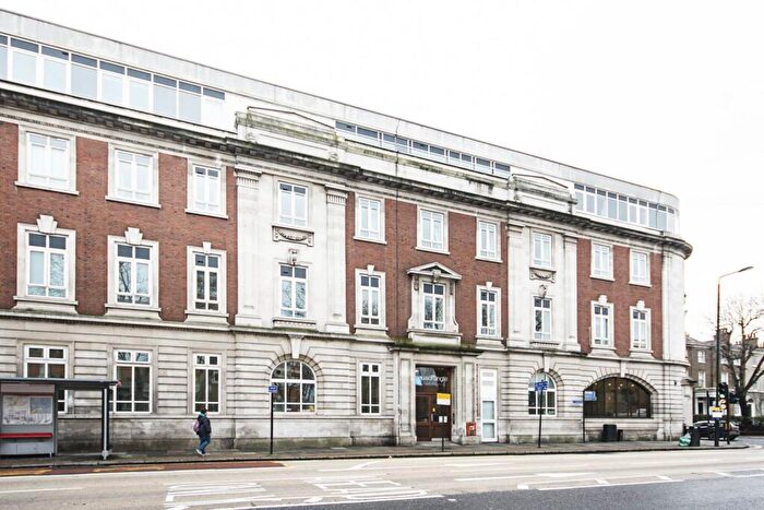 2 Bedroom Flat To Rent In The Quadrangle House, Forest Gate, London, E15