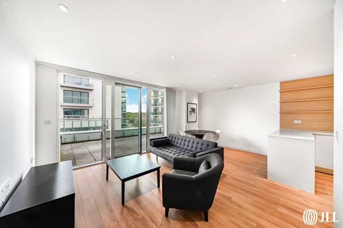 2 Bedroom Flat To Rent In Devan Grove, London, N4