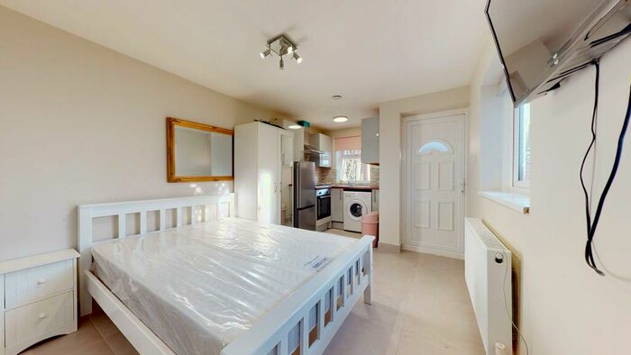 Studio To Rent In Cairnfield Avenue, NW2