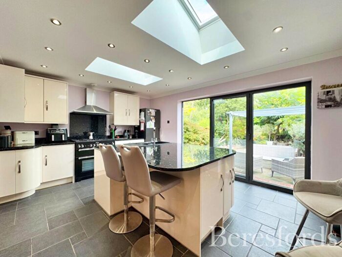 3 Bedroom Semi-Detached House For Sale In Hillcrest Road, Hornchurch, RM11