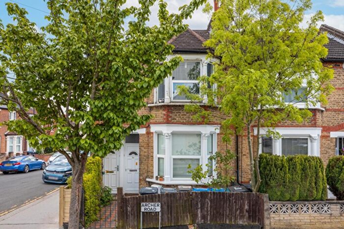 2 Bedroom Maisonette To Rent In Archer Road, South Norwood, SE25