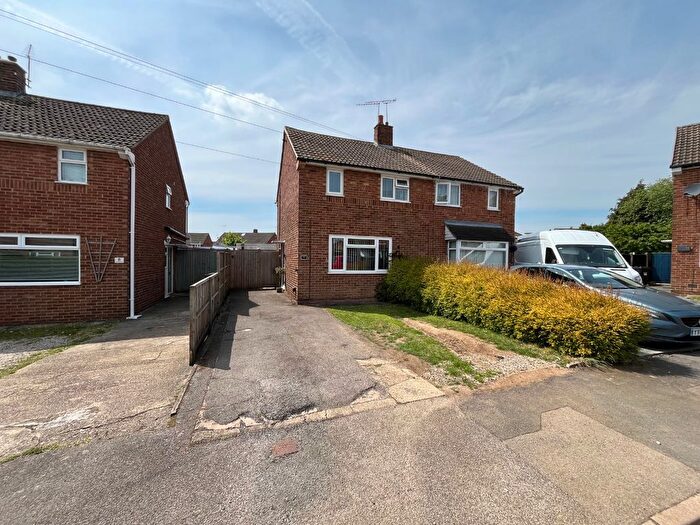 2 Bedroom Semi Detached House For Sale In Hornsby Close, Luton, Bedfordshire, LU2