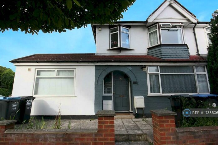 1 Bedroom Flat To Rent In Edmonton, London, N9