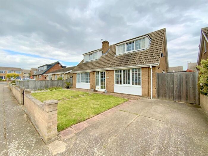 3 Bedroom Detached House For Sale In Grasby Crescent, Grimsby, DN37