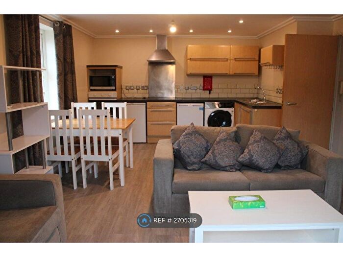 2 Bedroom Flat To Rent In Hewetts Quay, Barking, IG11