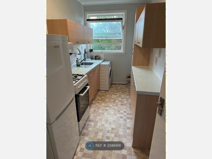 3 Bedroom Flat To Rent In Raithburn Avenue, Glasgow, G45