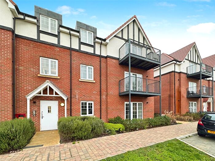 2 Bedroom Flat For Sale In Kingfisher Way, Gilden Park, Harlow, Essex, CM17