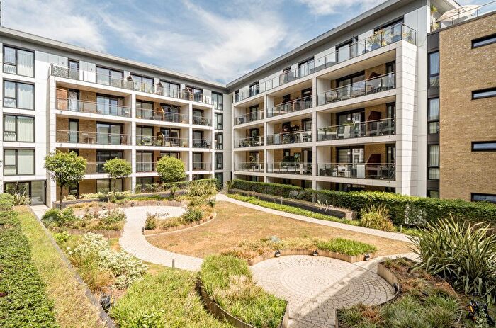 1 Bedroom Flat To Rent In Knaresborough Drive, Earlsfield, London, SW18