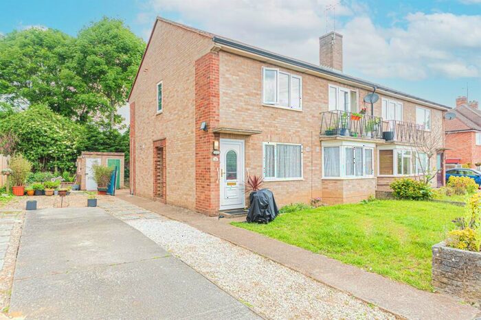 2 Bedroom Maisonette To Rent In Reeves Way, Wokingham, RG41