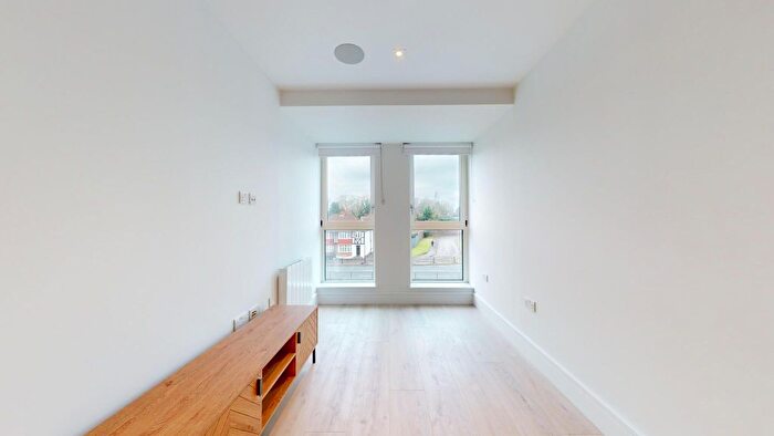 1 Bedroom Flat To Rent In Beverley Way, New Malden, SW20