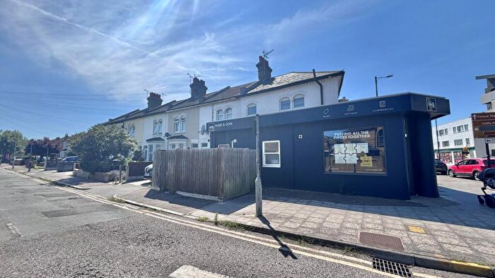 2 Bedroom Flat To Rent In Avenue Road, Westcliff-on-Sea, SS0