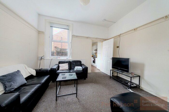 3 Bedroom Apartment To Rent In Lyndhurst Avenue, West Jesmond, Newcastle Upon Tyne, NE2