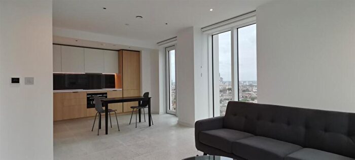 1 Bedroom Apartment To Rent In Bouchon Point, The Silk District, E1