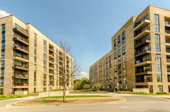 3 Bedroom Flat To Rent In Lakeside Drive, Park Royal, London, NW10