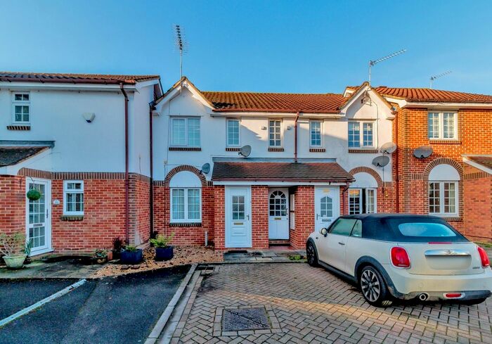 1 Bedroom Flat To Rent In Shaw Drive, Walton-On-Thames, KT12