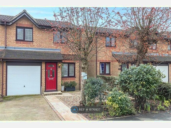 3 Bedroom End Of Terrace House To Rent In Sweets Way, London, N20