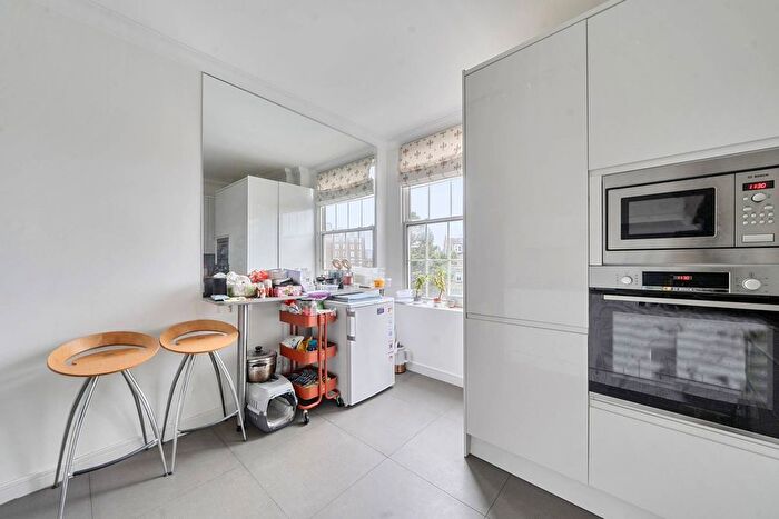 3 Bedroom Flat To Rent In Fitzjames Avenue, West Kensington, London, W14