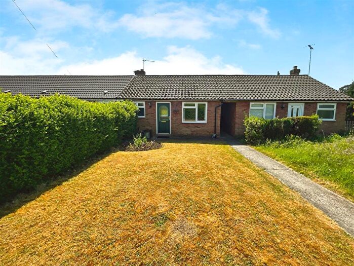1 Bedroom Bungalow For Sale In St. Peters Road, Kineton, Warwick, CV35