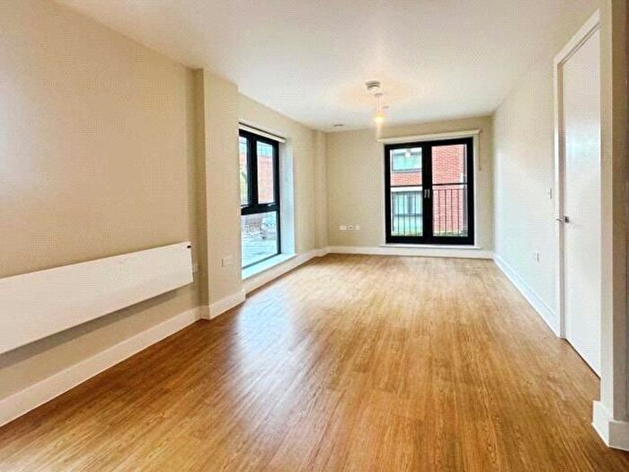 2 Bedroom Flat To Rent In Station Approach, Newbury, Berkshire, RG14