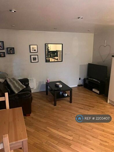 1 Bedroom Flat To Rent In Town Street, Leeds, LS28