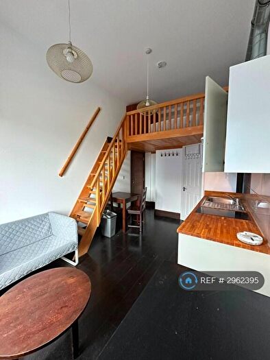 Studio To Rent In Edgware Road, London, NW2