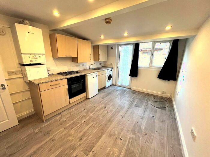 1 Bedroom Flat To Rent In London Road, North End, Portsmouth, PO2