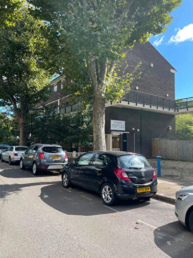 4 Bedroom Maisonette To Rent In Caxton Grove, London, E3