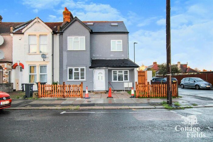 4 Bedroom End Of Terrace House To Rent In Durants Road, Enfield, EN3