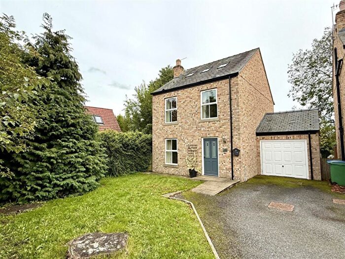 4 Bedroom Detached House For Sale In East Hall Mews, South Cave, Brough, HU15