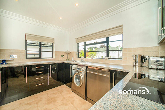 2 Bedroom Flat To Rent In Broomfield Park, Sunningdale, Berkshire, SL5
