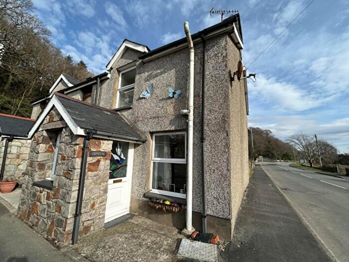 2 Bedroom House For Sale In Factory Place, Tremadog, LL49