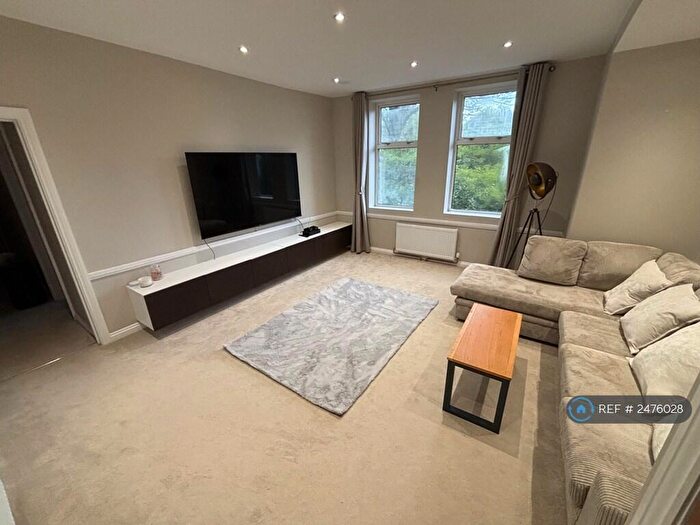 3 Bedroom Flat To Rent In The Gables, Poole, BH14